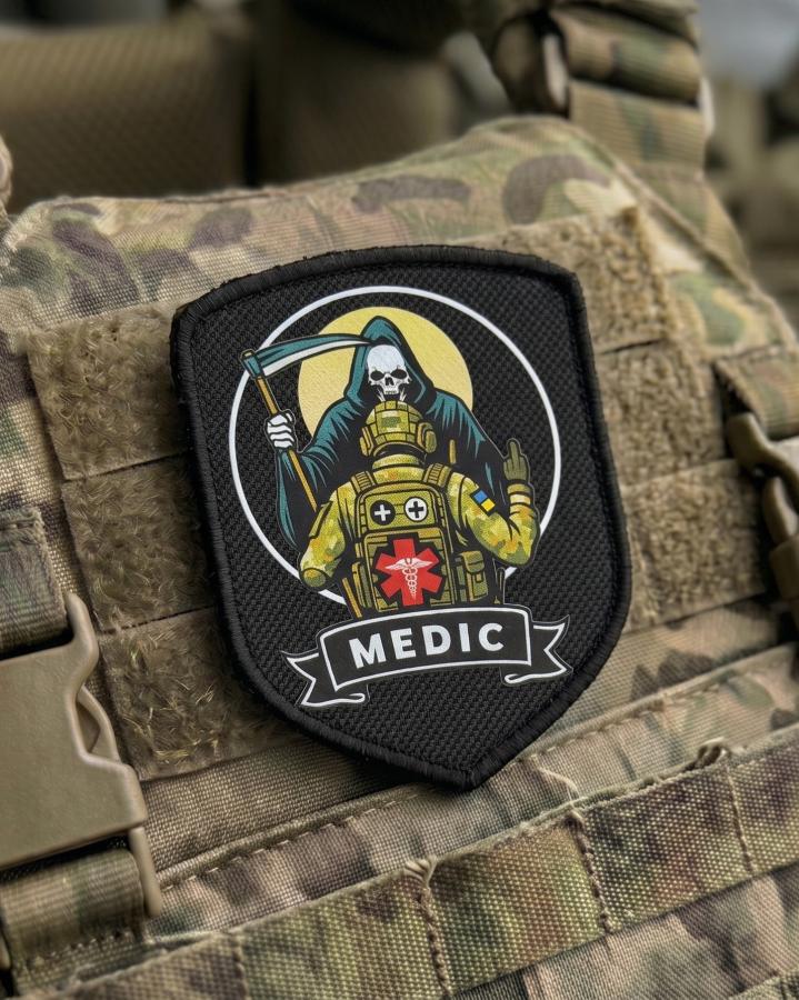 Шеврон патч медик на липучці Velcro шеврон на одяг нашивка на липучці патч Velcro